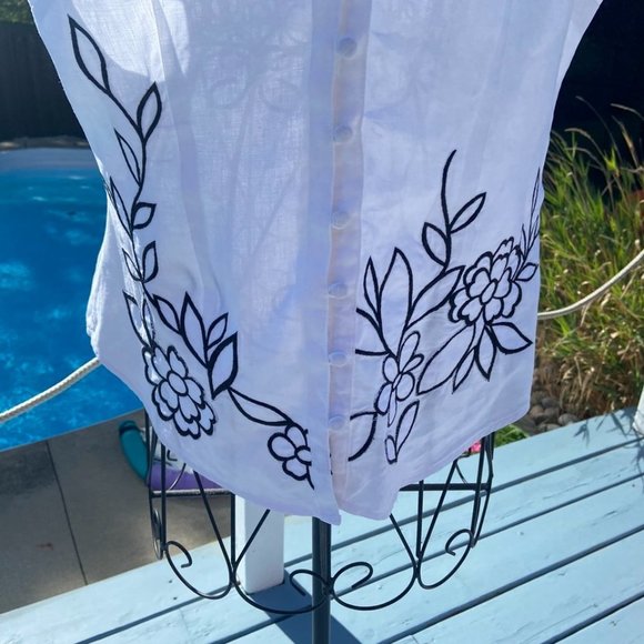 White Linen Flower Embroidered Button Front Blouse EUC UK Size 12 - Picture 2 of 16